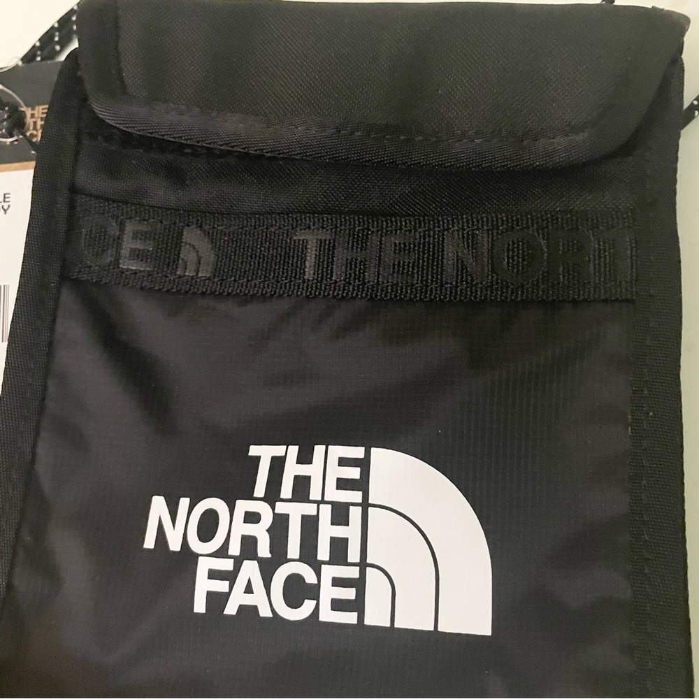 The North Face Bozer Neck Pouch Black Unisex - Picture 12 of 13
